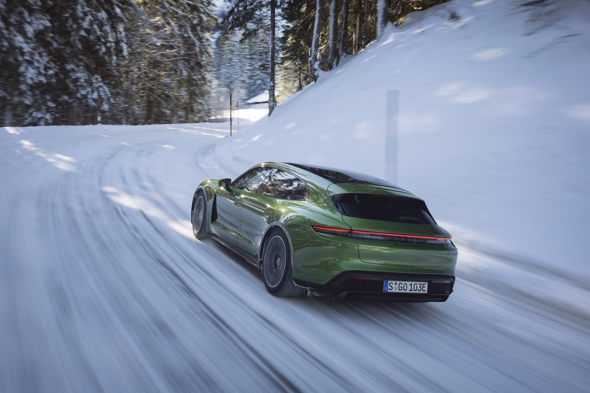 Prueba Porsche Taycan Turbo S Sport Turismo Mamba Green 10