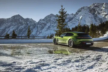 Prueba Porsche Taycan Turbo S Sport Turismo Mamba Green 15