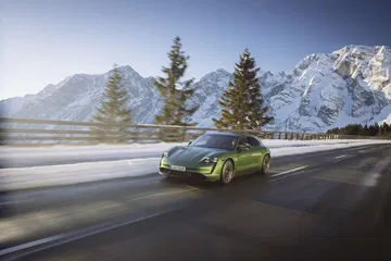 Prueba Porsche Taycan Turbo S Sport Turismo Mamba Green 2