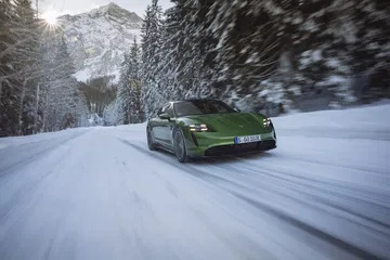 Prueba Porsche Taycan Turbo S Sport Turismo Mamba Green 21