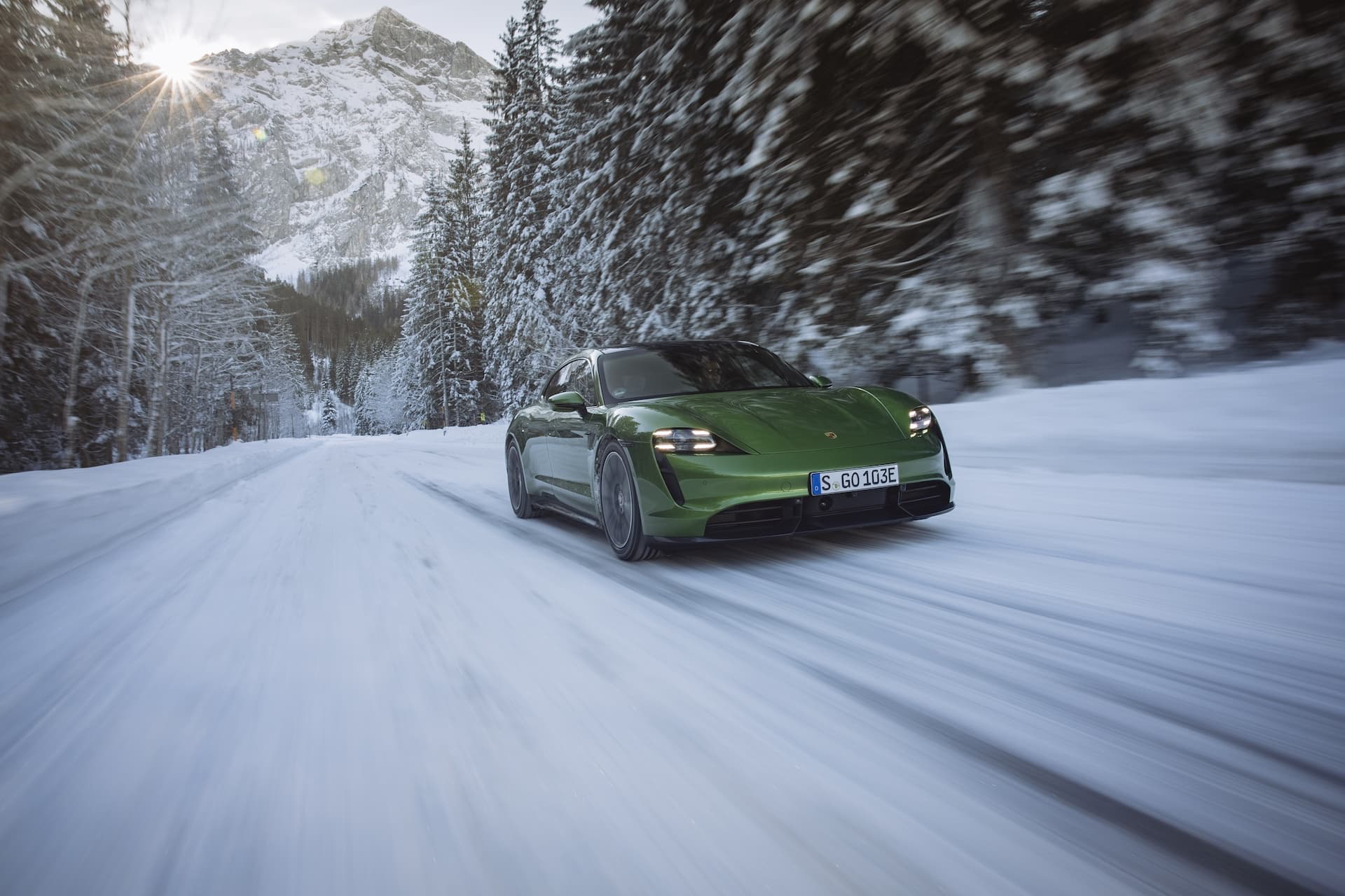 Prueba Porsche Taycan Turbo S Sport Turismo Mamba Green 21