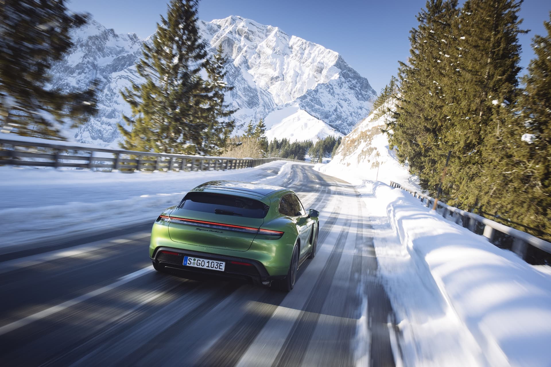Prueba Porsche Taycan Turbo S Sport Turismo Mamba Green 4