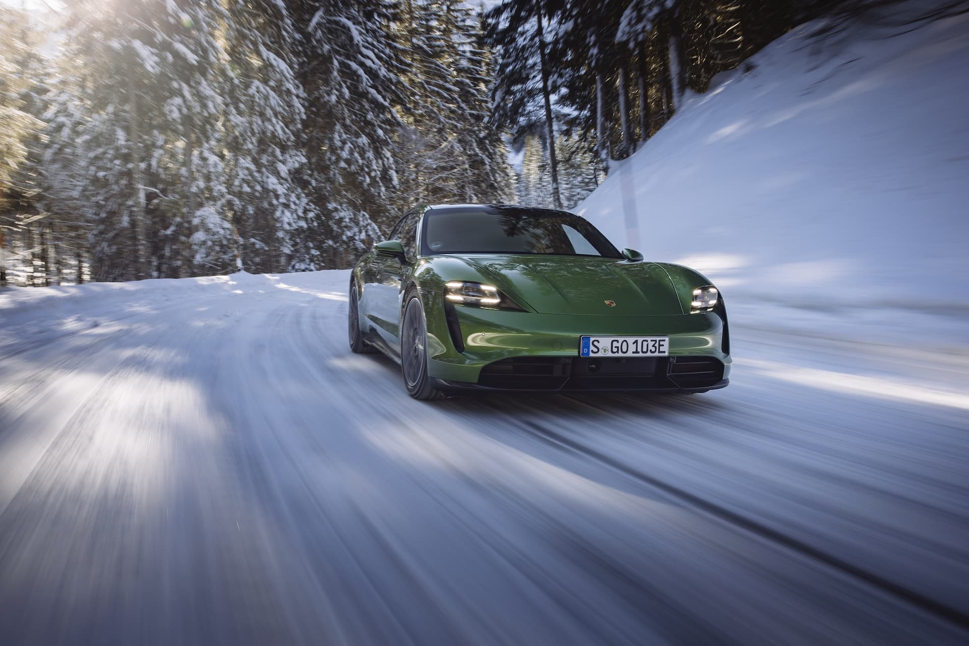 Prueba Porsche Taycan Turbo S Sport Turismo Mamba Green 9