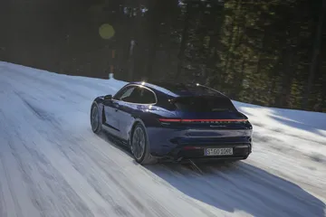 Prueba Porsche Taycan Turbo Sport Turismo Gentian Blue 1