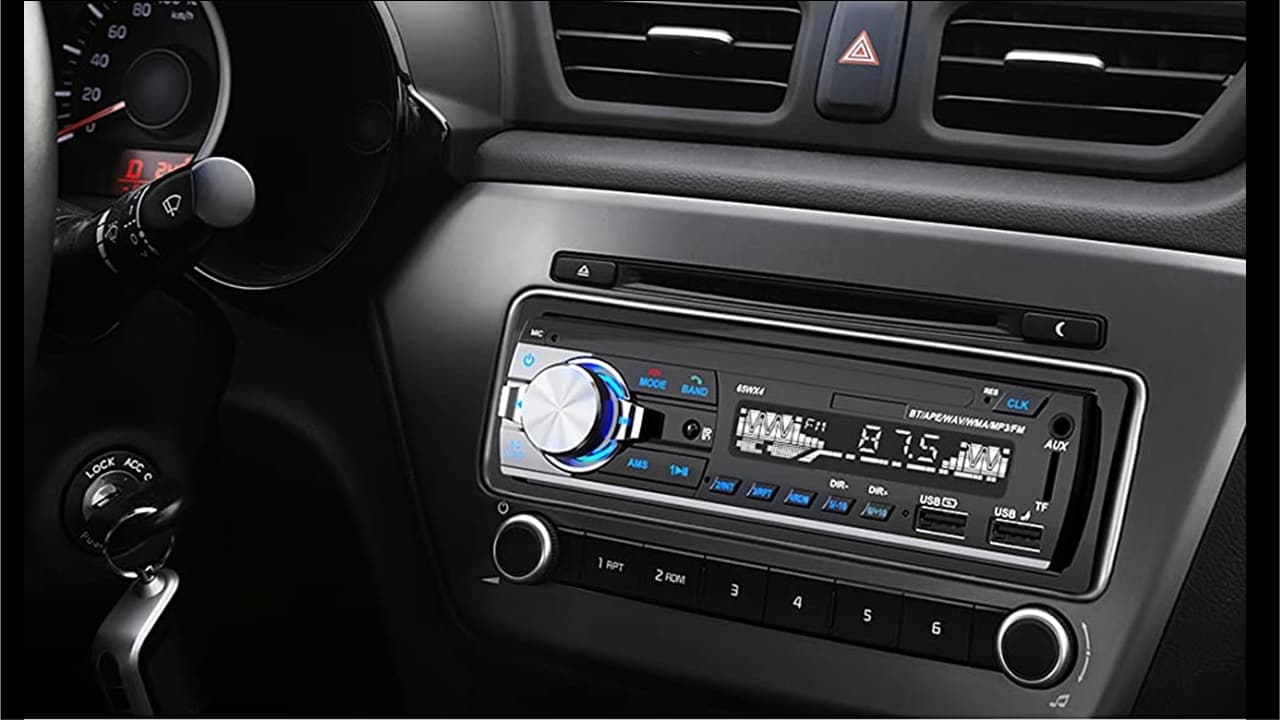 Una radio con Bluetooth para el coche que te puede ahorrar multas por uso  del móvil que cuesta solo 36 euros