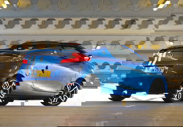 5 Coches Eclipsados Hermanos Renault Wind 02