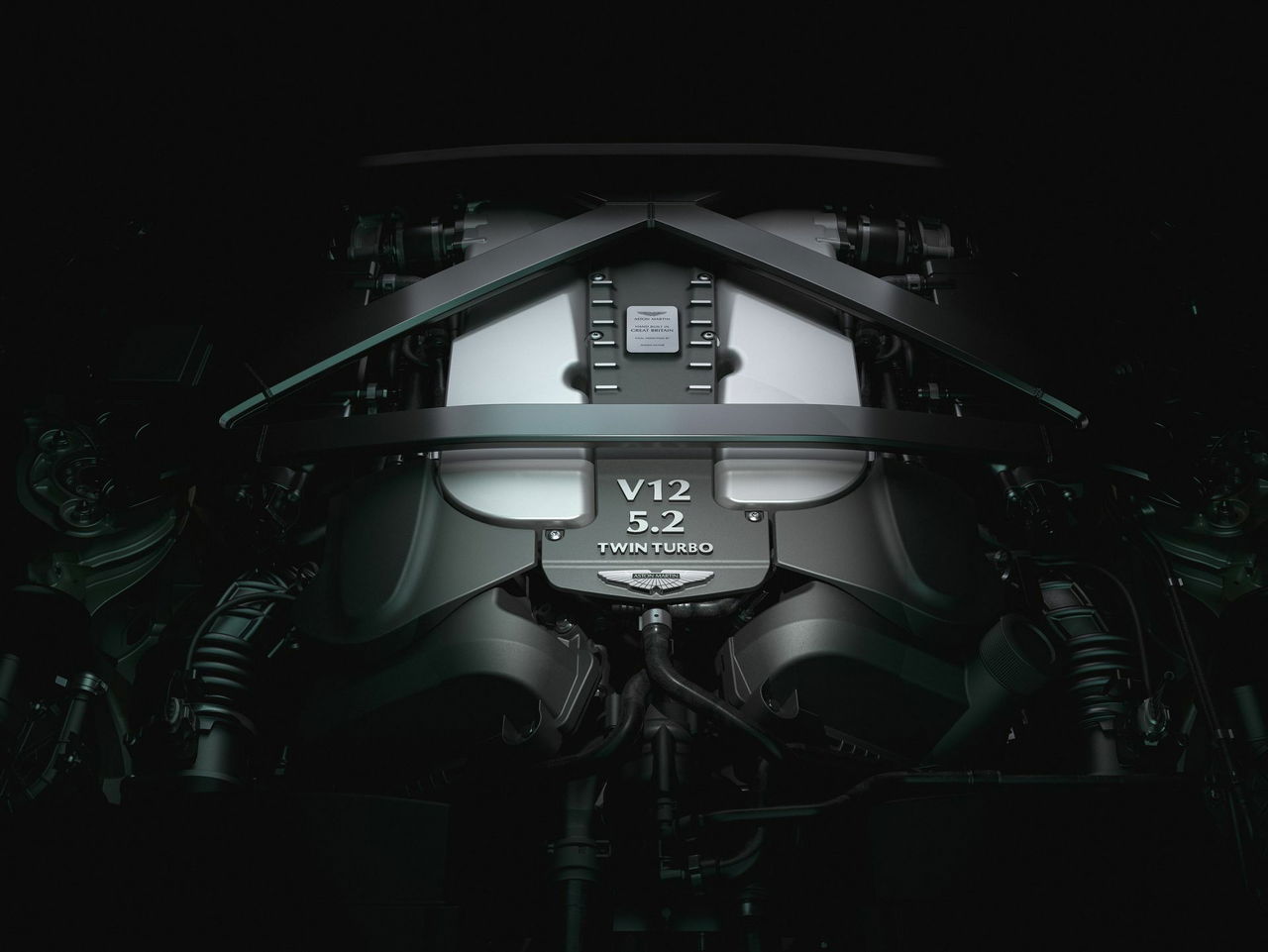 Aston Martin V12 Vantage 6