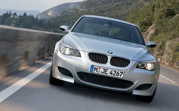 Bmw Serie 5 M5 E60 03 Sedan Exterior Frontal