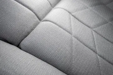 Exquisito detalle del tapizado y costuras del BMW i7, reflejo de lujo y confort.