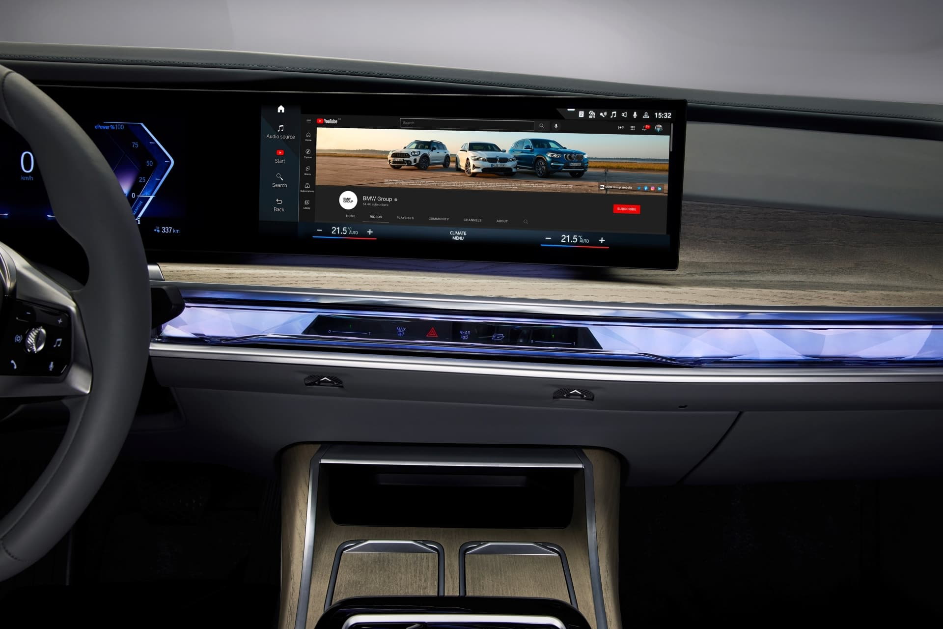 Vista del sistema de entretenimiento y detalles de acabado interior del BMW i7