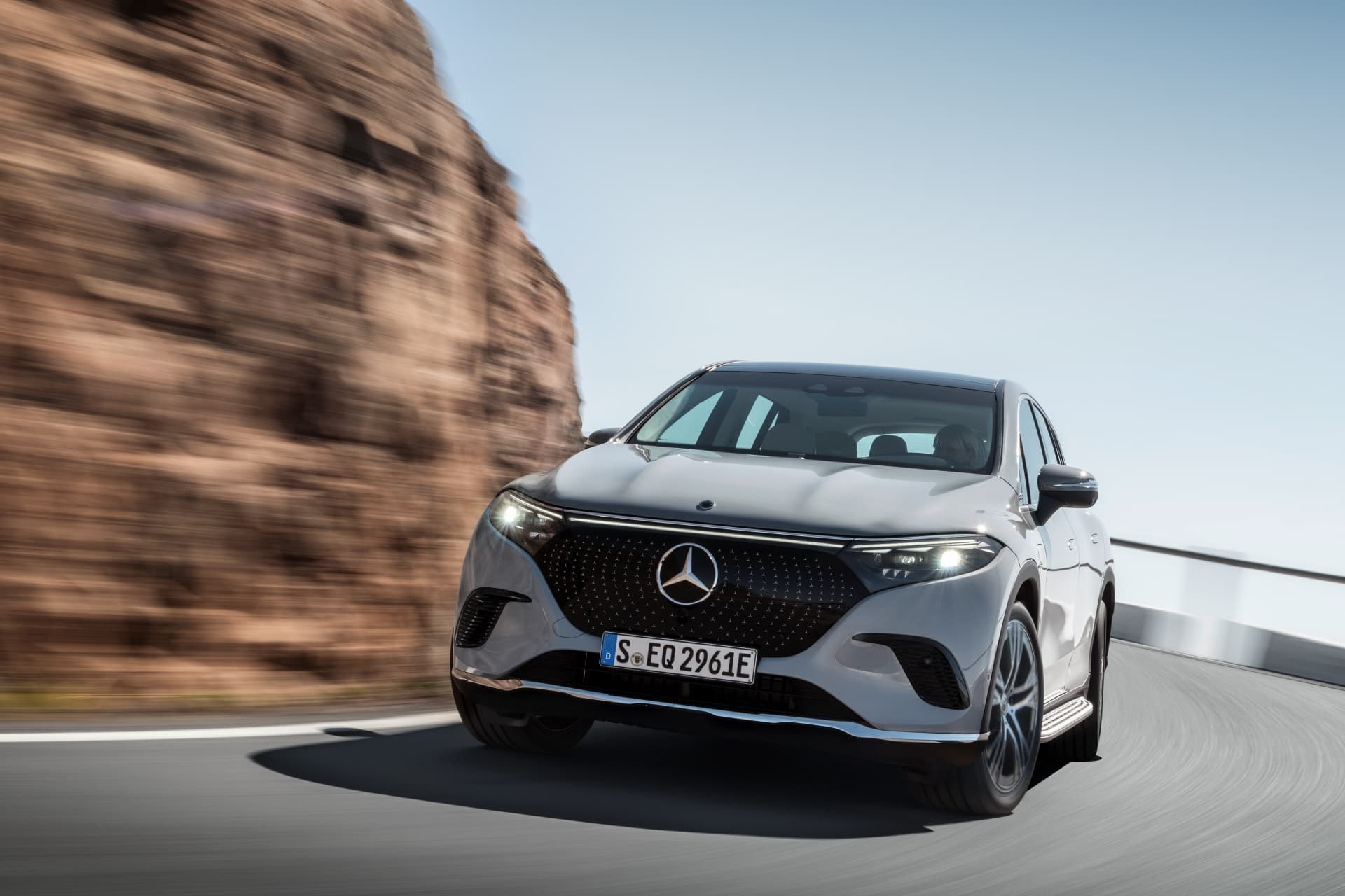 2023 Eqs Suv