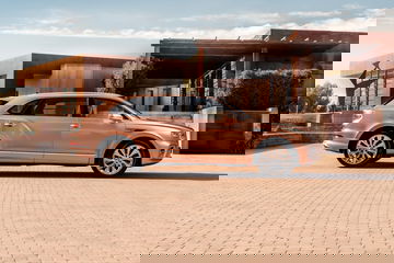 Bentley Bentayga Ewb 2023 04