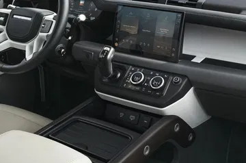 Land Rover Defender 130 2022 21