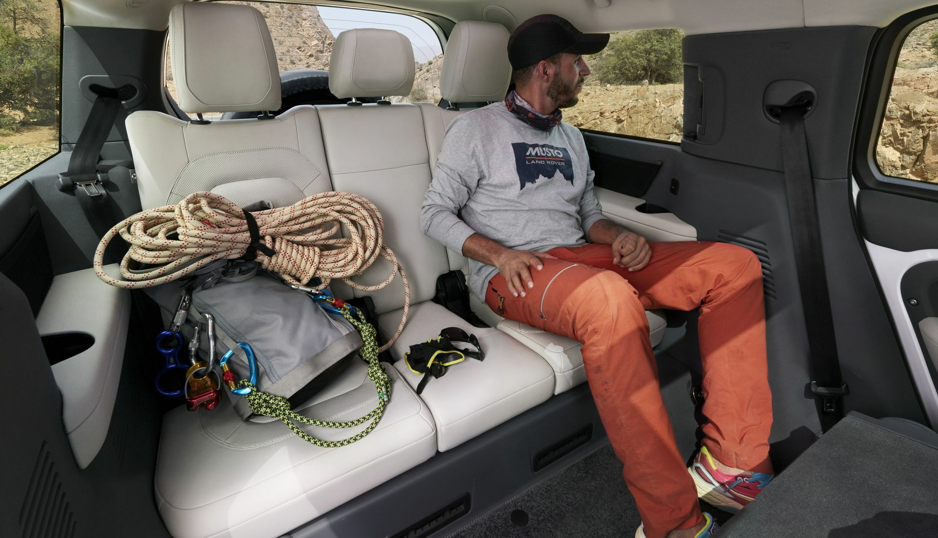 Land Rover Defender 130 2022 27