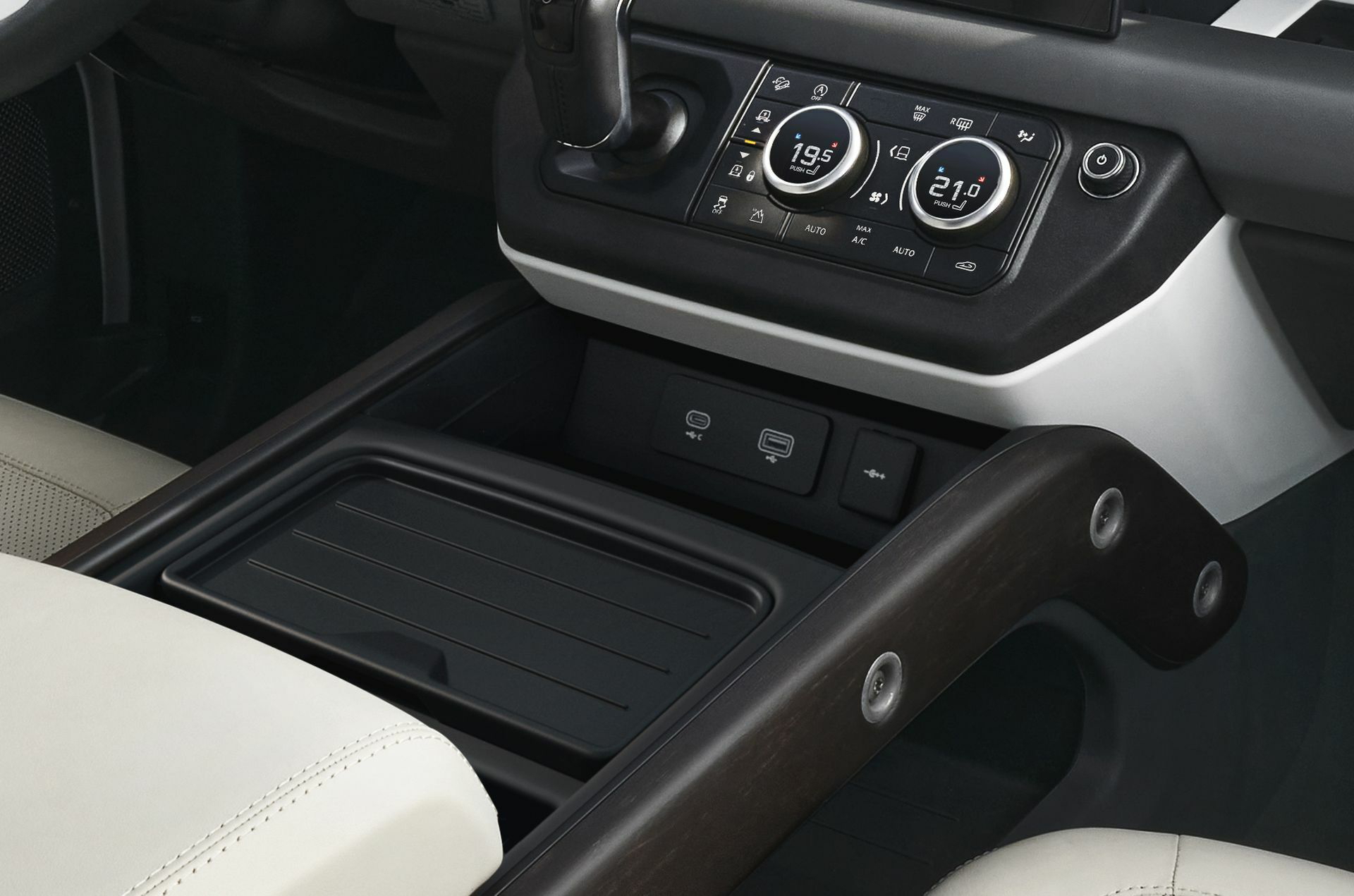 Land Rover Defender 130 2022 28