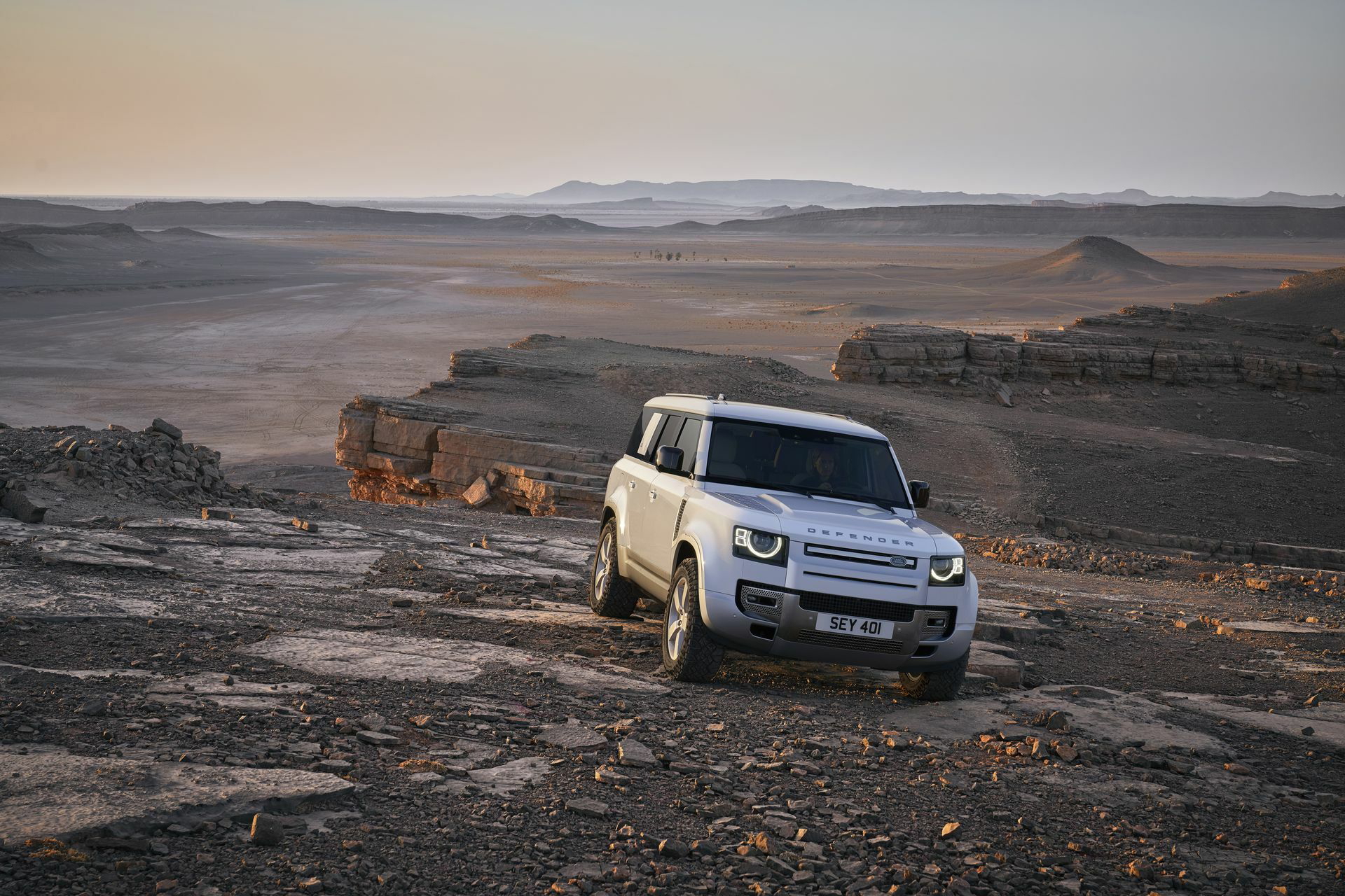 Land Rover Defender 130 2022 34
