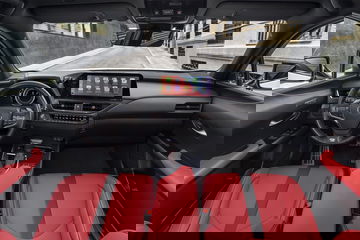 Lexus Ux 250h 2023 14 Interior Plazas Delanteras Salpicadero