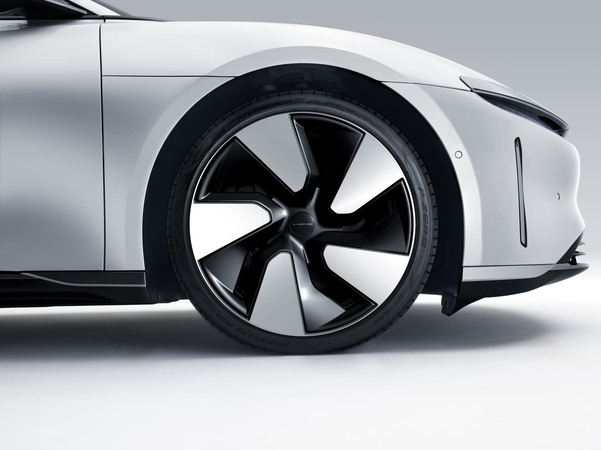 Lucid Air 2022 13