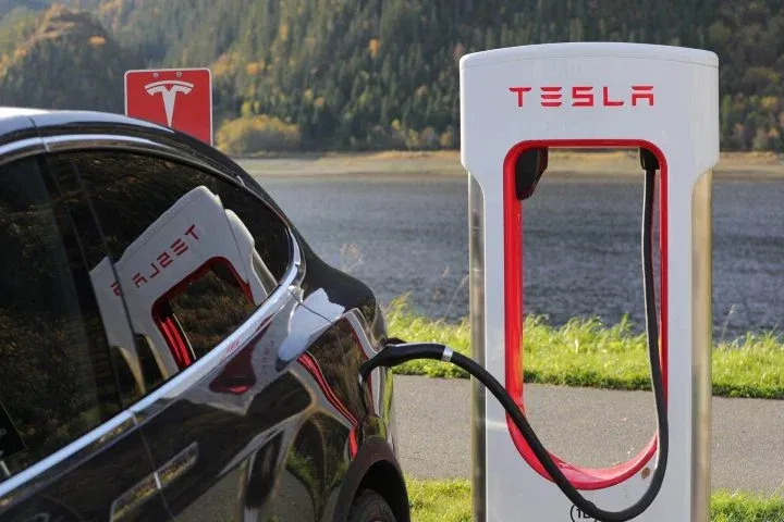 Tesla Supercargadores Baterias Hibridas