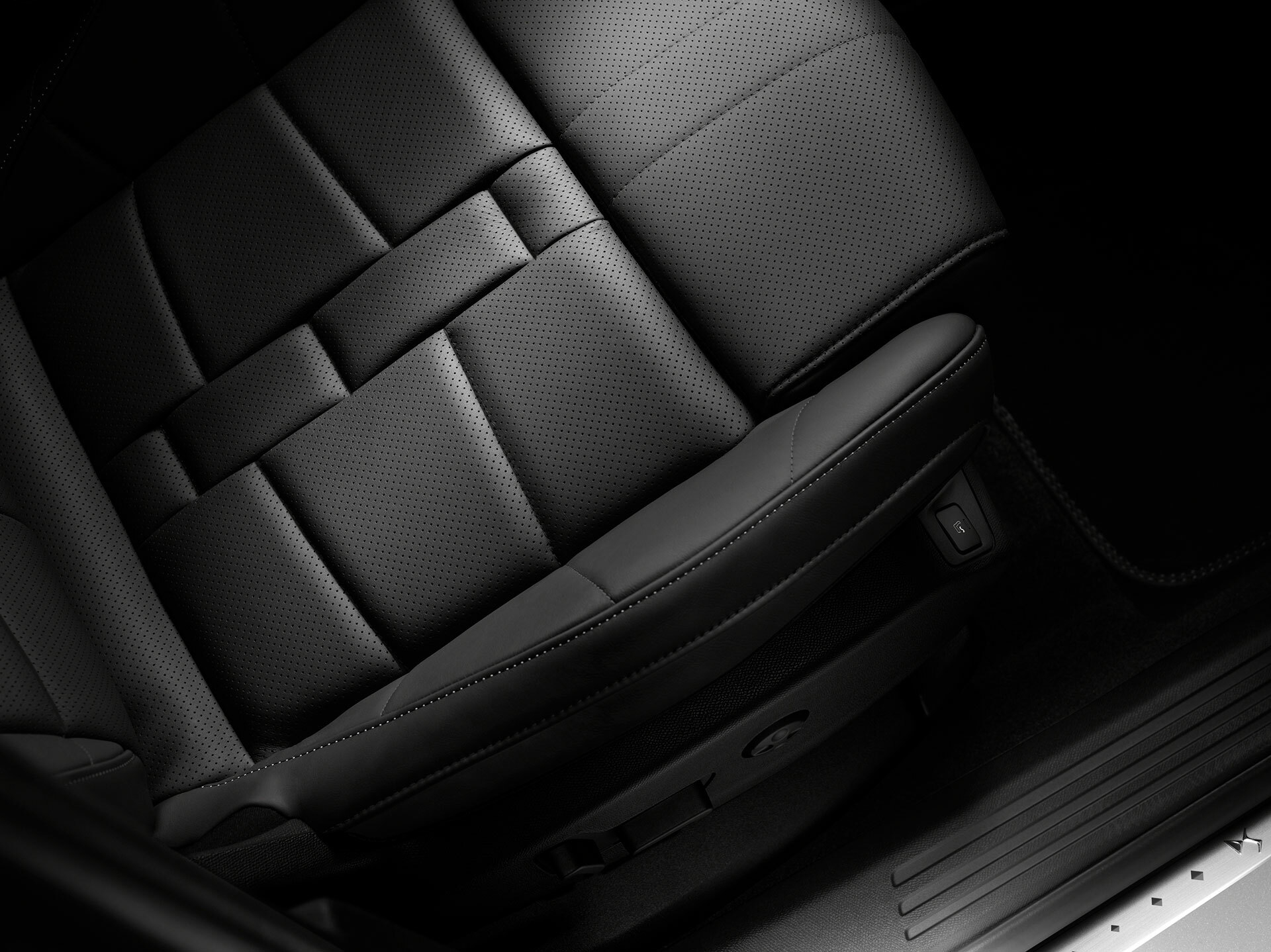 Asiento de cuero con patrón exclusivo, alta calidad y confort.