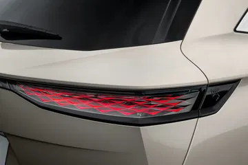 Piloto trasero del DS 7 con diseño en 3D marcando tendencia.