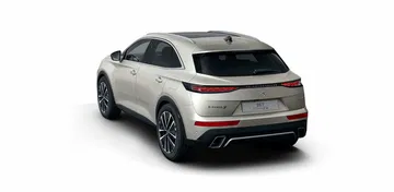 Vista trasera y lateral del DS 7, destacando su diseño elegante.