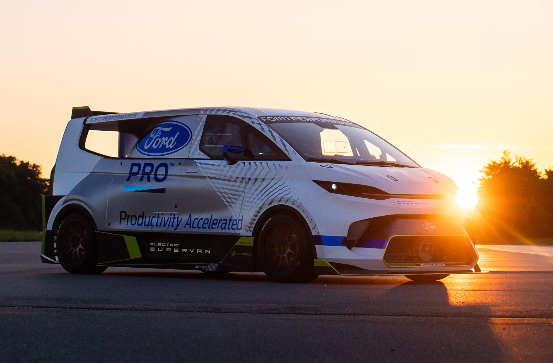 Ford Pro Electric Supervan 35