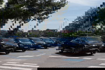 Mobilize Limo Renault 05