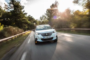 Peugeot E 2008 Exterior 02