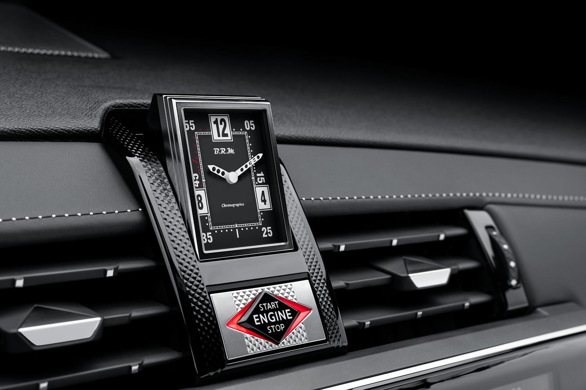 Control de infotainment del DS 7 con acabados de alta calidad.