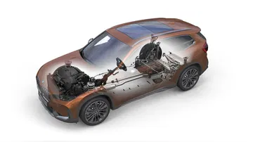 Diseño lateral dinámico del BMW X1, resaltando su silueta aerodinámica.