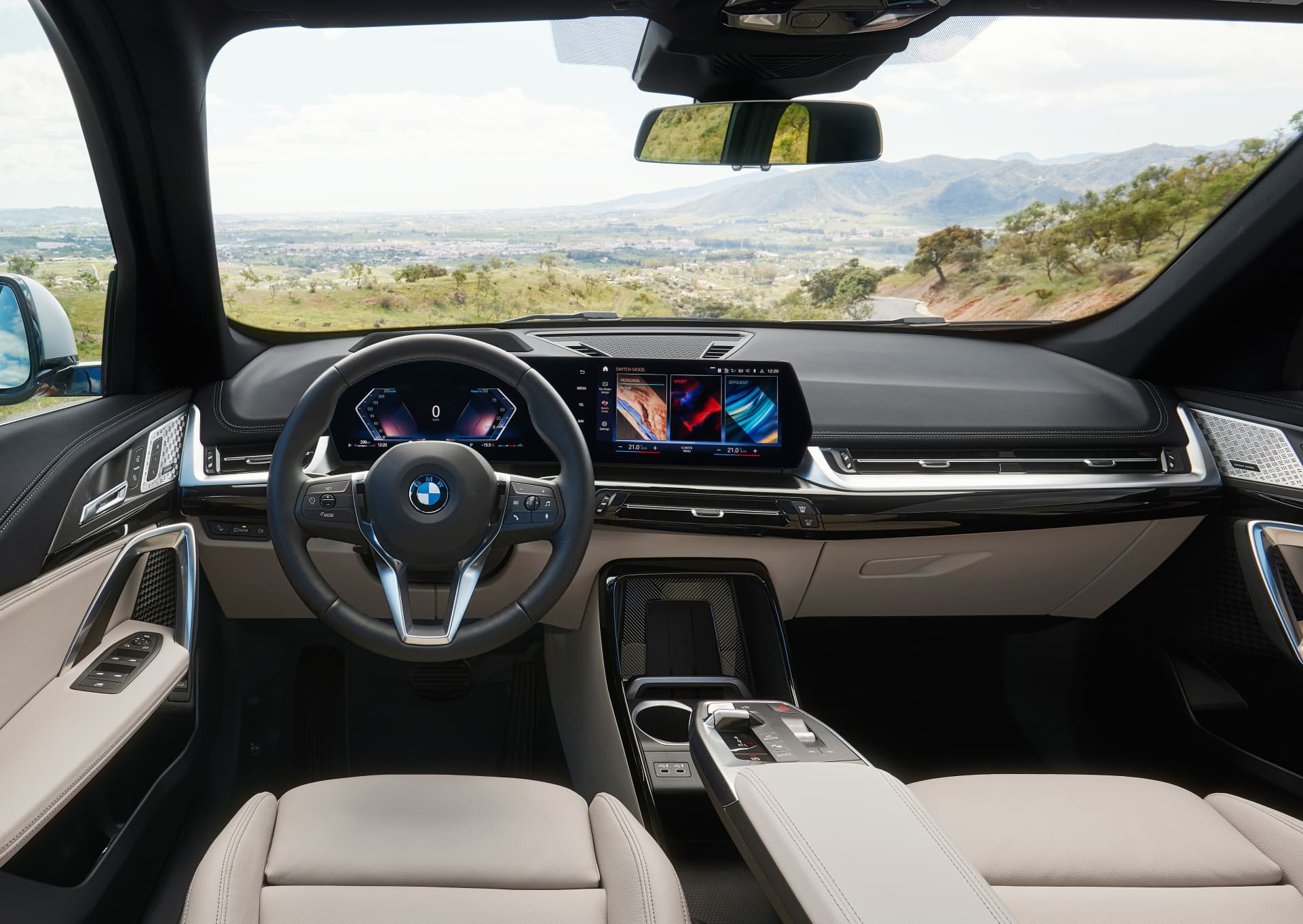 Vista del volante y cuadro de instrumentos digital del BMW X1.