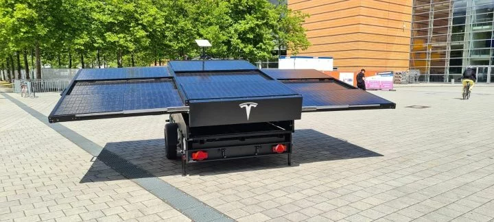 Remolque Solar Tesla