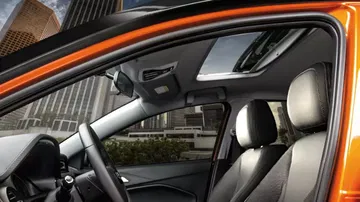 Vista lateral que muestra la calidad y diseño de los asientos y techo del DR3.