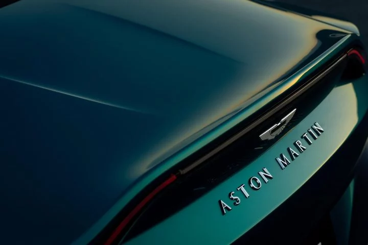 Aston Martin V12 Vantage Roadster 09
