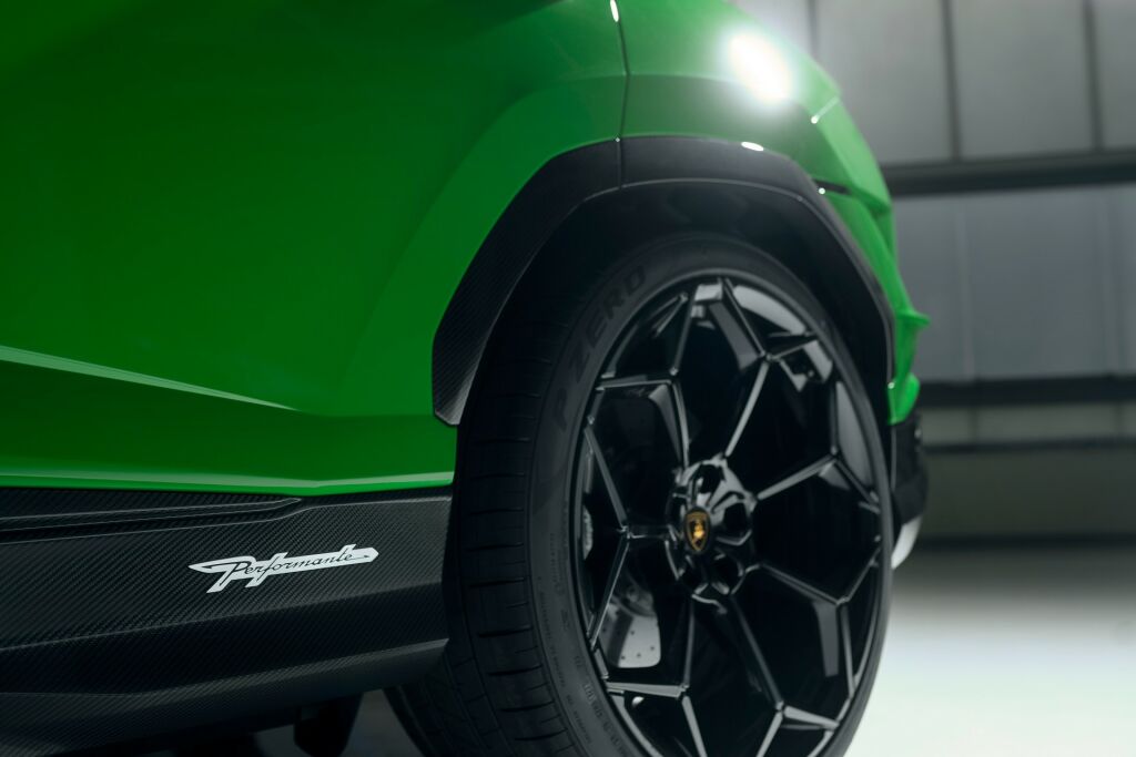 lamborghini-urus-performante-noresizing-05-63035cbc2d025-1024x683.jpg