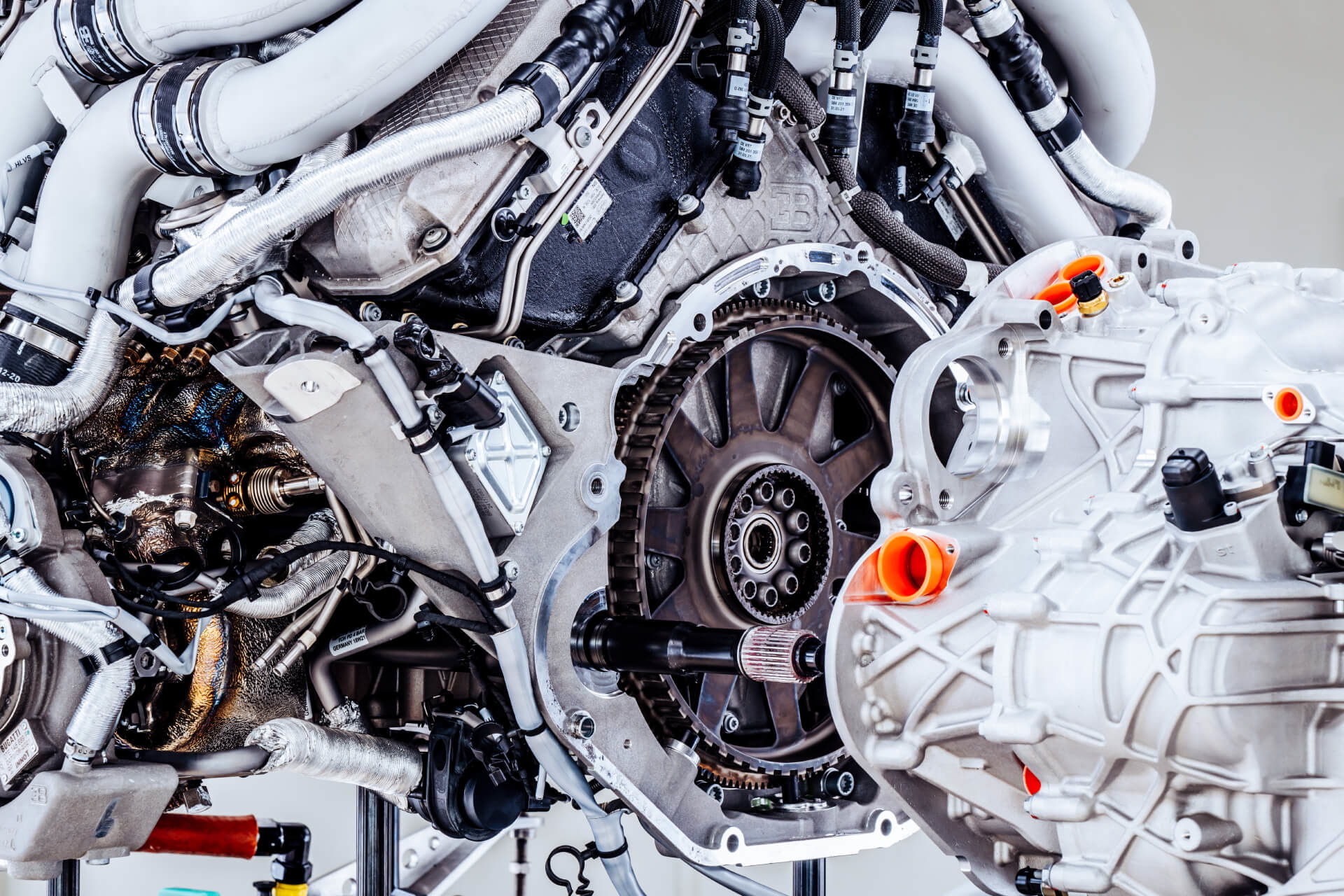 Motor W16 Bugatti 10