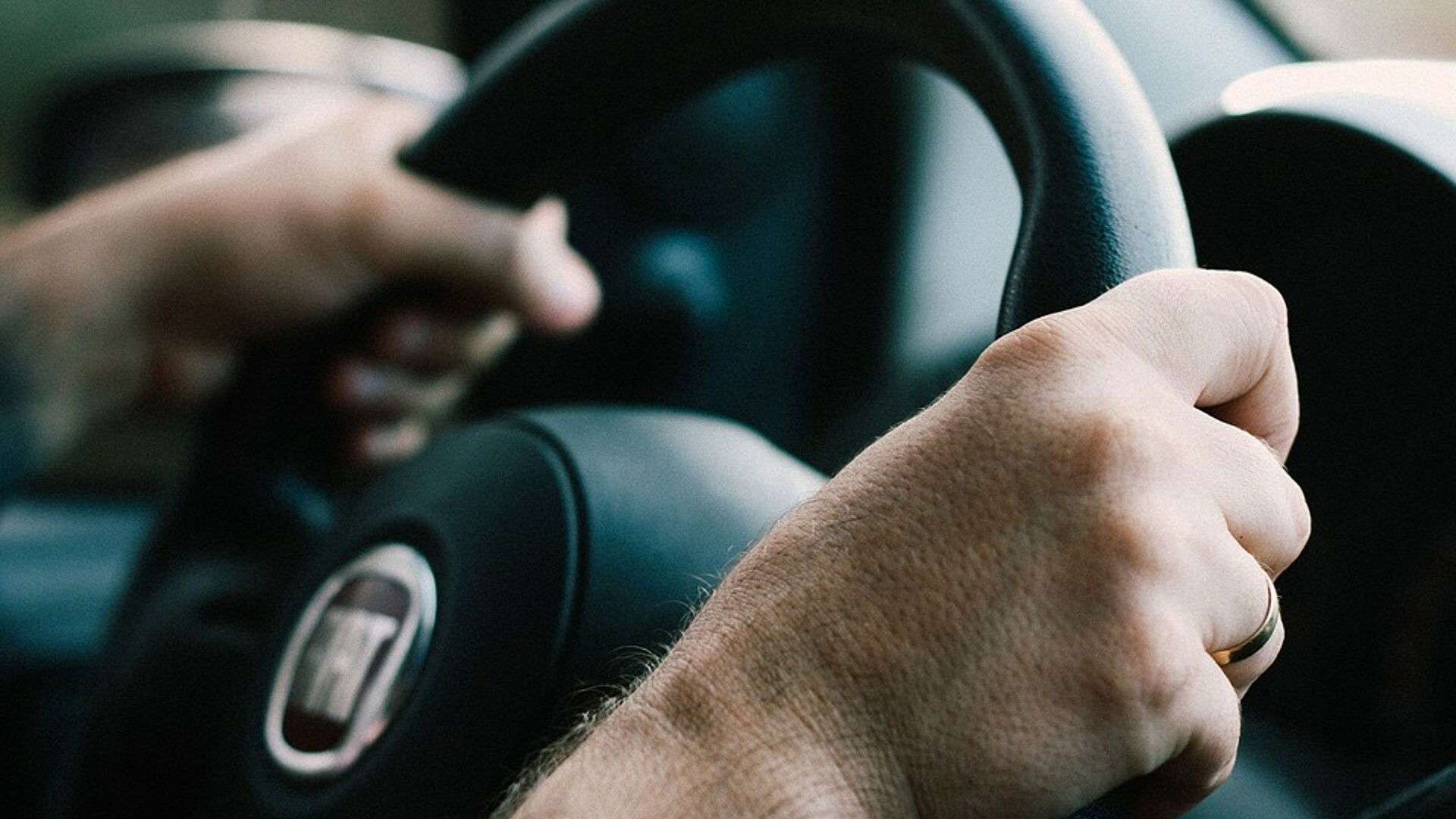 La dirección asistida: ese elemento no lleva tanto entre nosotros y sin el que no sabemos conducir | Diariomotor