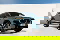 Vista angular del BMW XM enfatizando su diseño frontal y perfil.