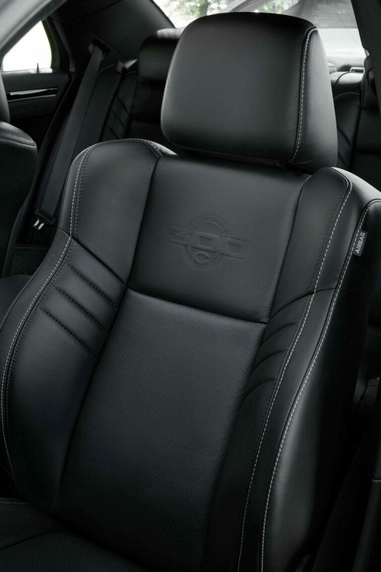 chrysler-300c-2023-16-6321c2ada98a7-768x1152.jpg