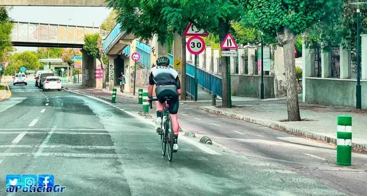 Ciclista Carretera Carril Bici