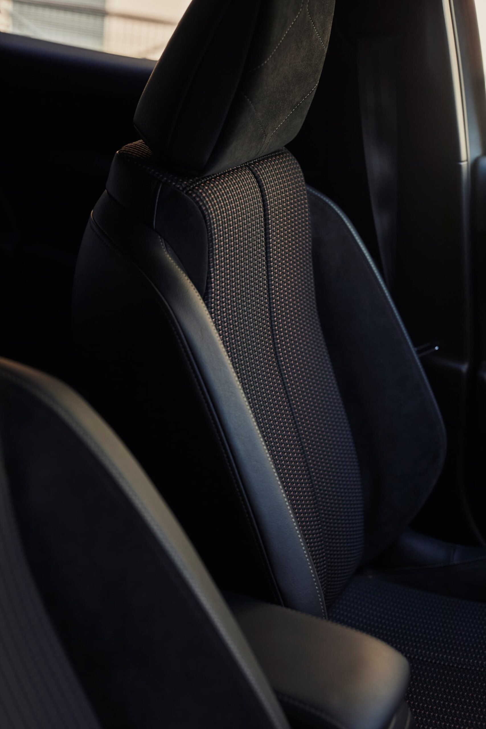 Vista cercana del asiento deportivo en acabados premium del DS 3.