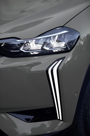 Primer plano de los avanzados faros LED del DS 3.