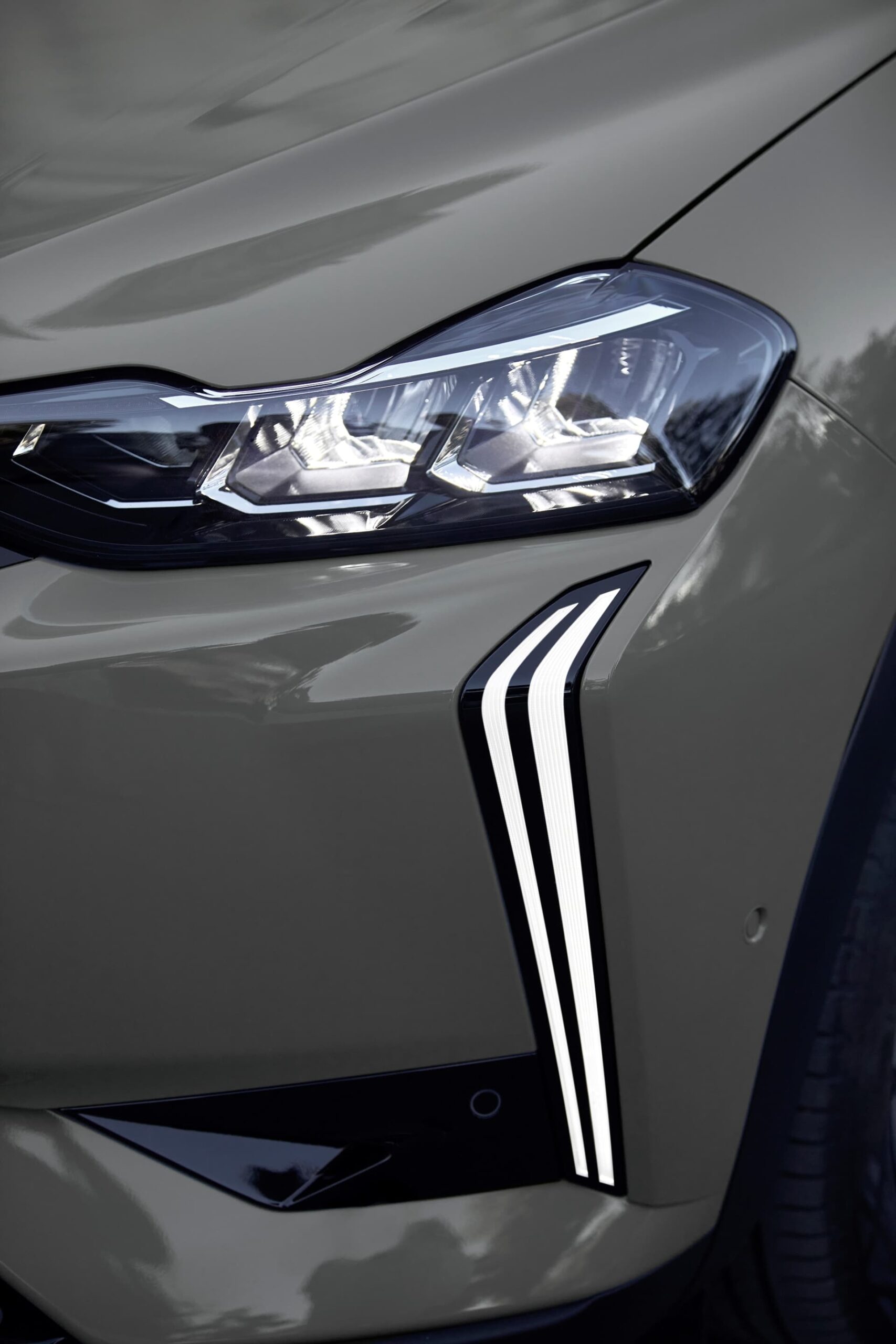 Primer plano de los avanzados faros LED del DS 3.