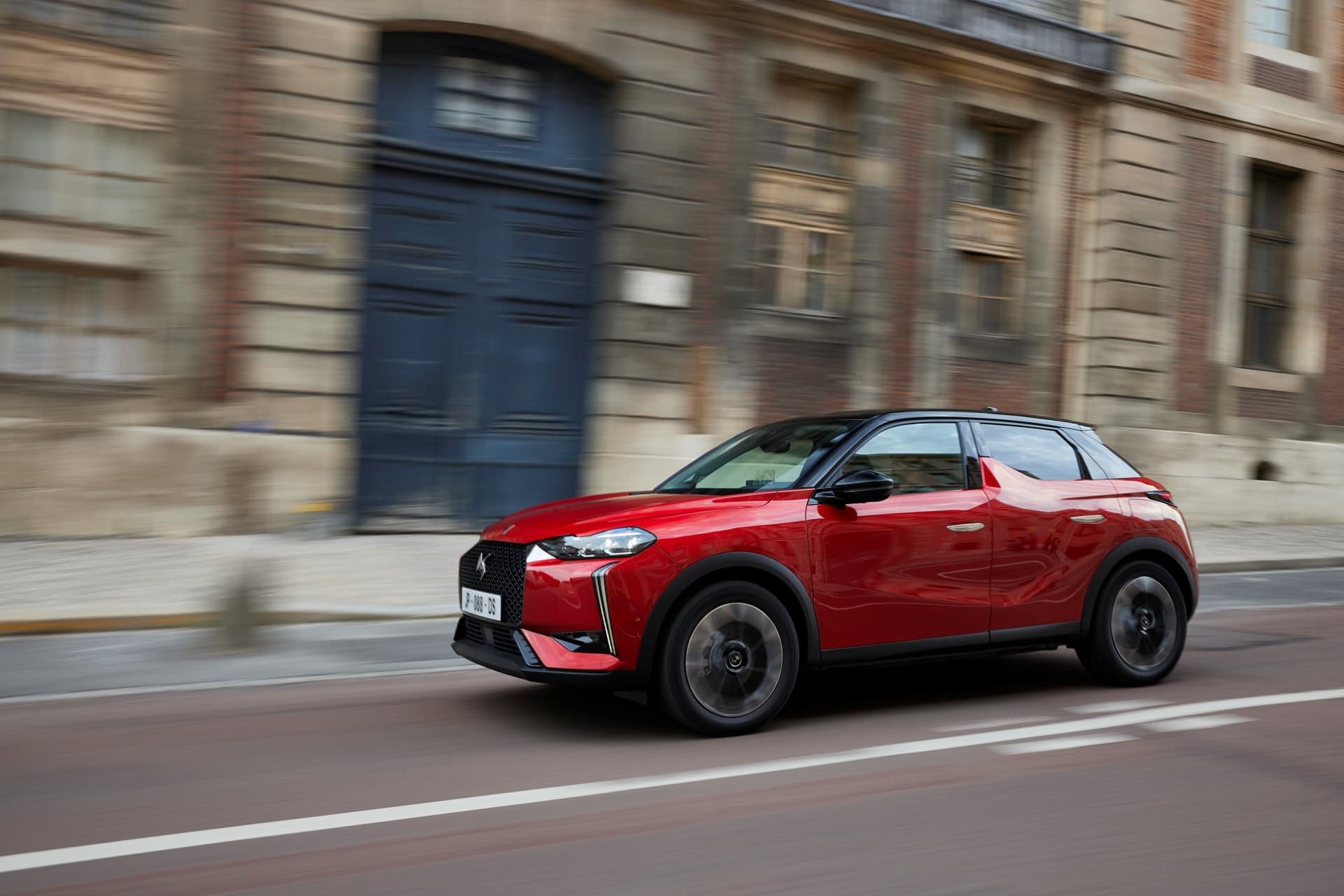 Vista dinámica del DS 3 en un entorno urbano.