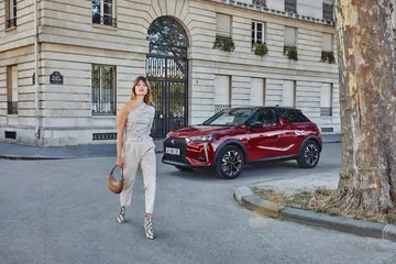 Línea lateral del DS 3 destacando su diseño y acabados.