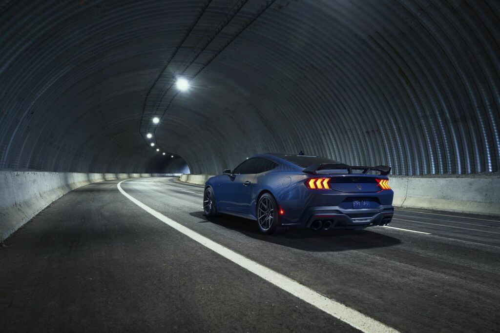 ford-mustang-dark-horse-2023-10-632347c12f994-1024x683.jpg