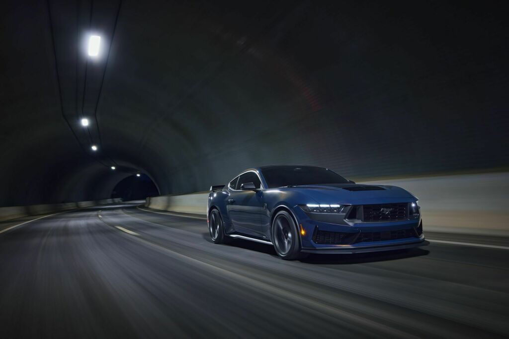 ford-mustang-dark-horse-2023-13-632347c556f7c-1024x683.jpg