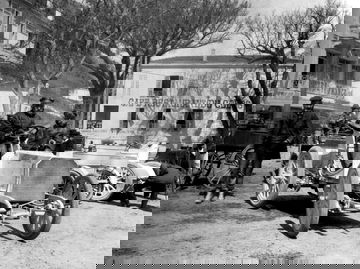 Die Evolution Des Kühlergrills: Von Der Chromveredelten Kühlermaske Zum Avantgardistischen Designobjekt Und Sensorträger The Evolution Of The Radiator Grille – From Chrome Edged Radiator Cover To Avant Garde Design Artefact And Sensor Hub