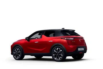 Vista lateral del DS 3 destacando su silueta elegante y llantas exclusivas.